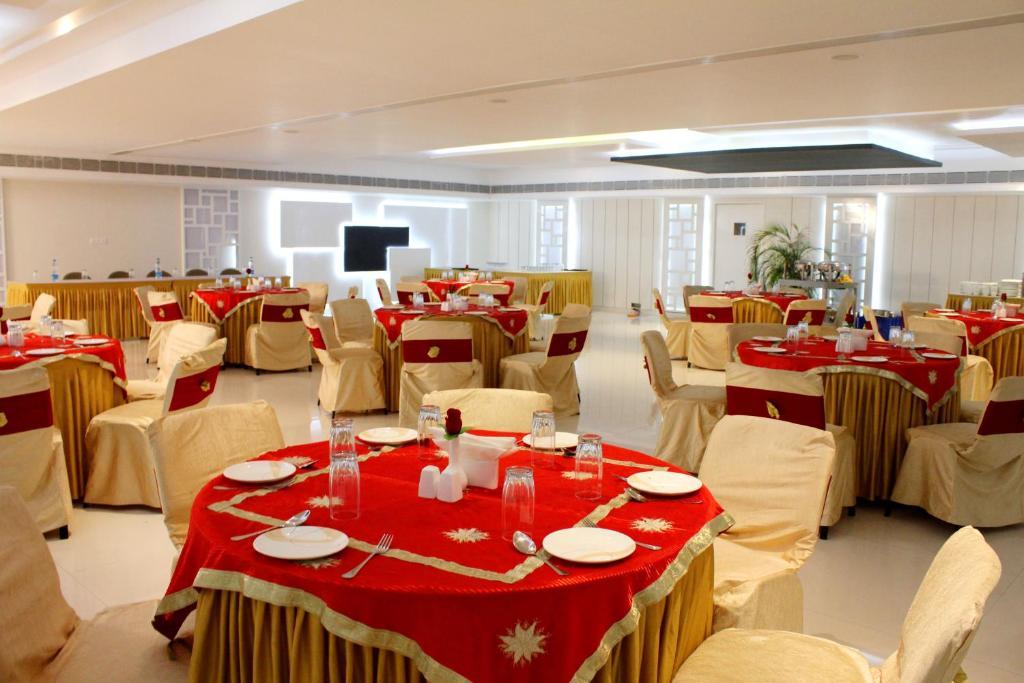 Rose Valley Orbit Hotel Силигури Экстерьер фото